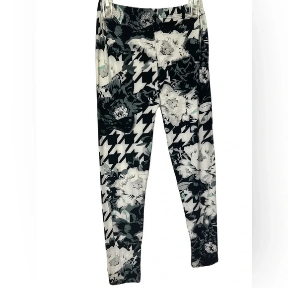 Black and white floral and houndstooth leggings NWT - Picture 2 of 5